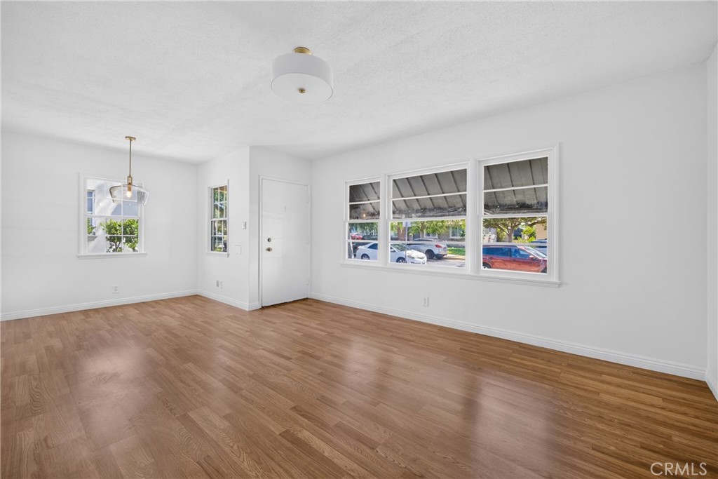 837 N 10th Avenue, Upland