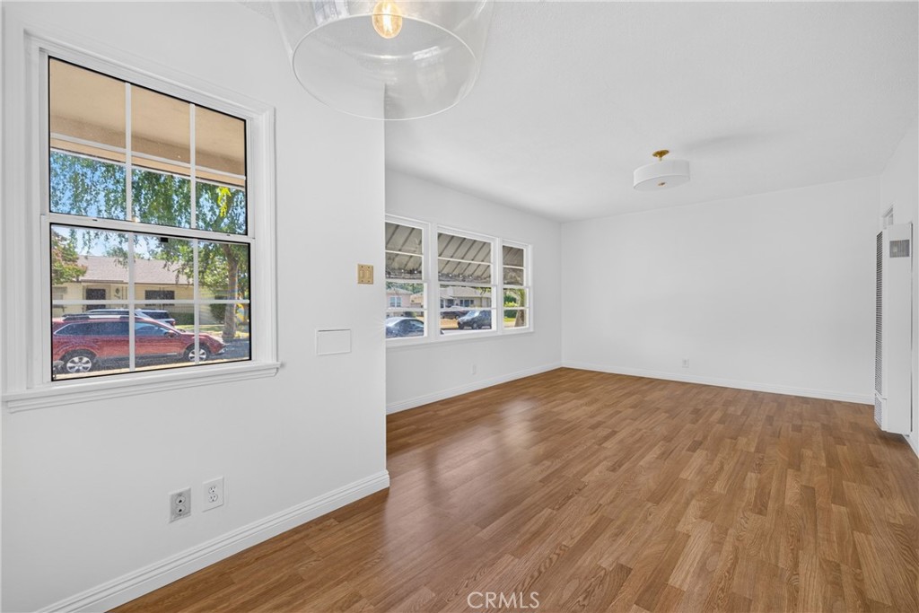 837 N 10th Avenue, Upland