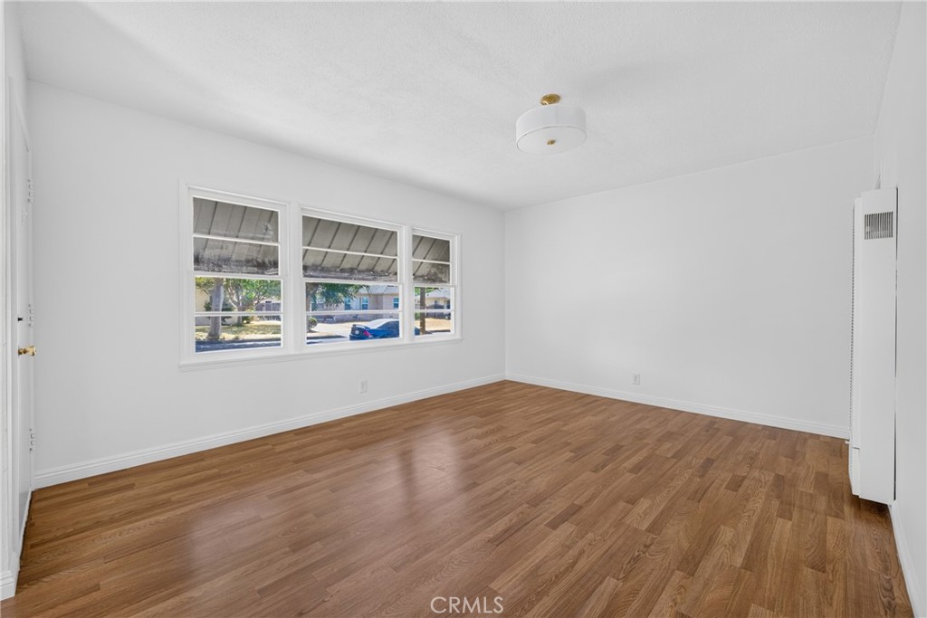 837 N 10th Avenue, Upland