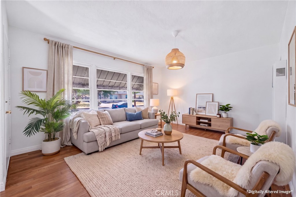 837 N 10th Avenue, Upland