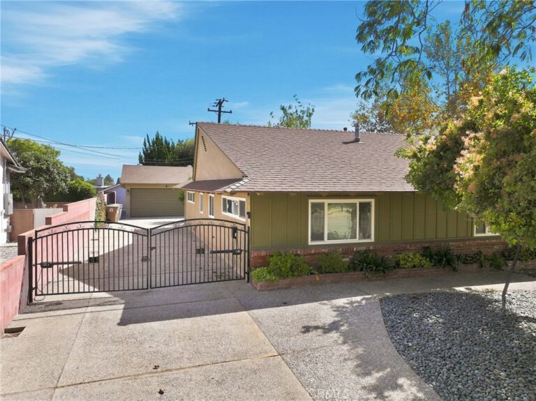 838 Maryhurst, Claremont