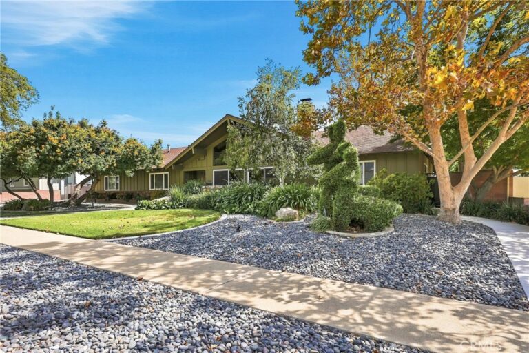 838 Maryhurst, Claremont