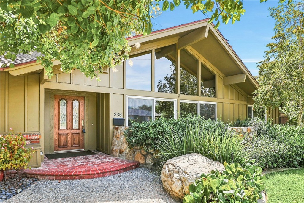 838 Maryhurst, Claremont