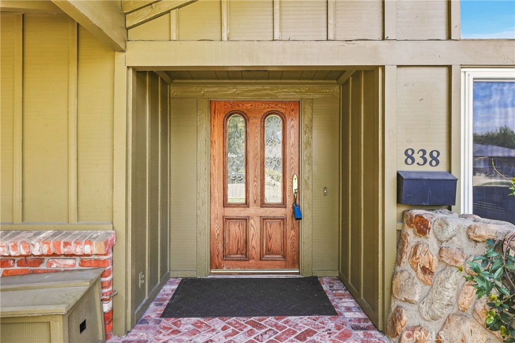 838 Maryhurst, Claremont