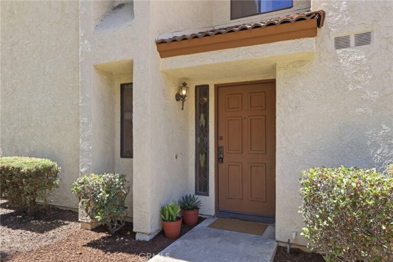 854 Endicott, Claremont