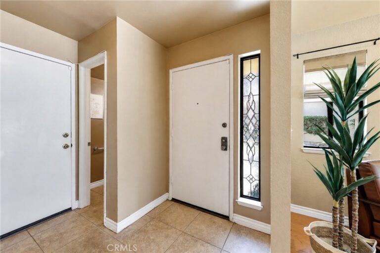 854 Endicott, Claremont