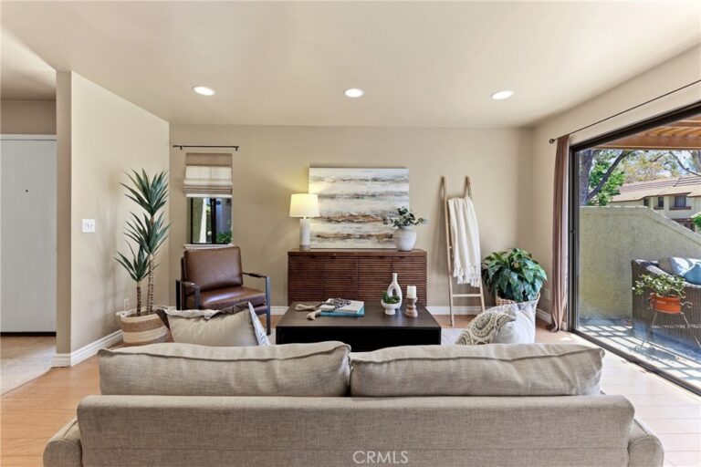 854 Endicott, Claremont