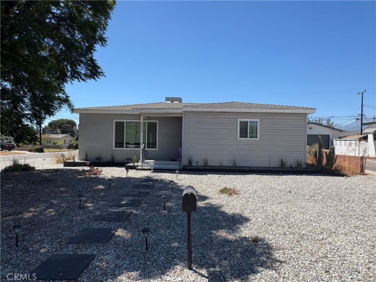 8568 Evergreen, Fontana