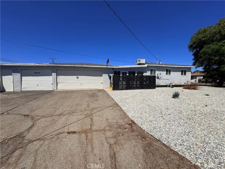 8568 Evergreen, Fontana