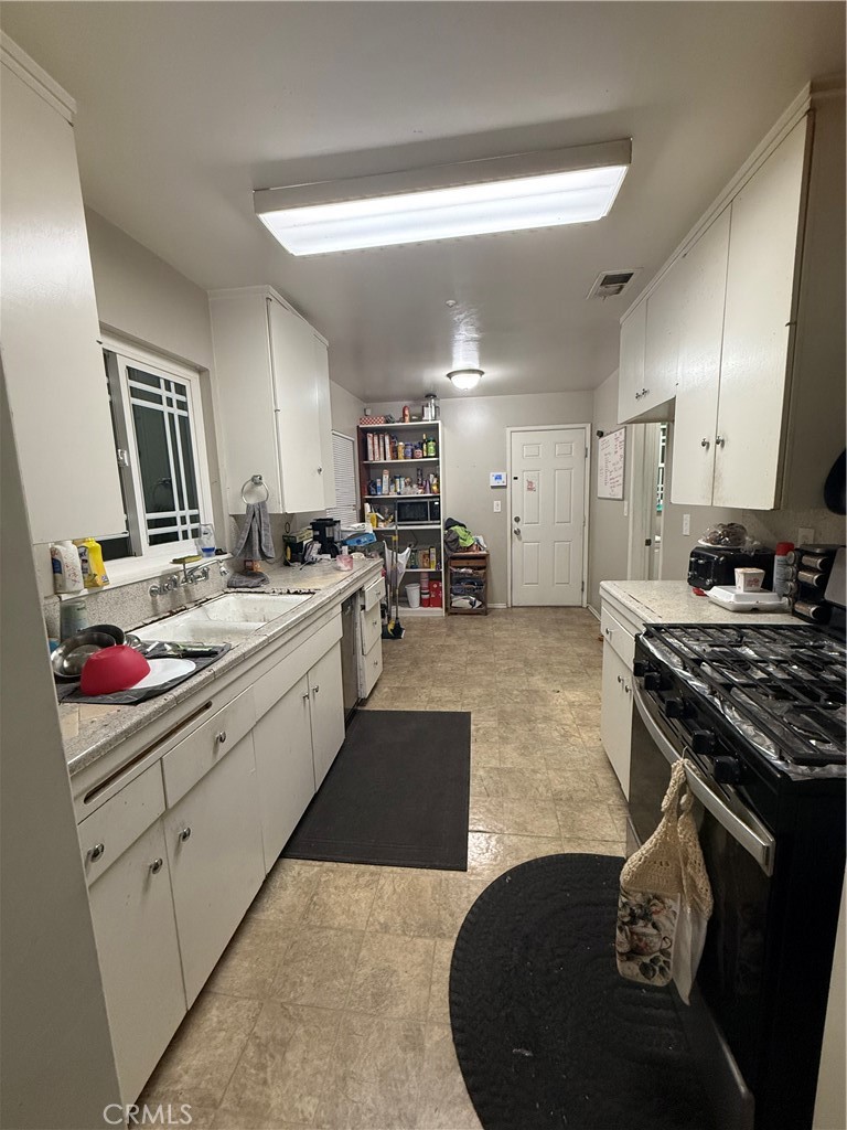 8568 Evergreen, Fontana