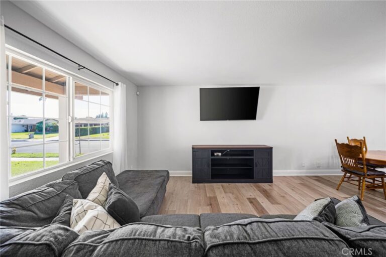 862 Juniper Street, Ontario