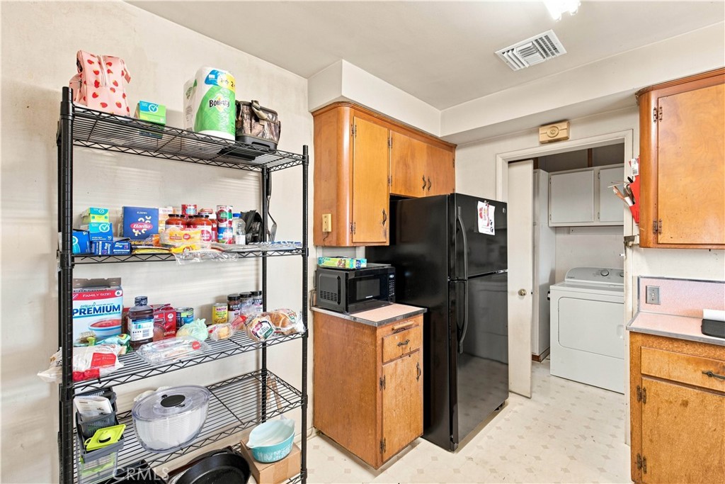868 James Place, Pomona