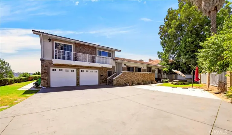 880 Gartel, Walnut