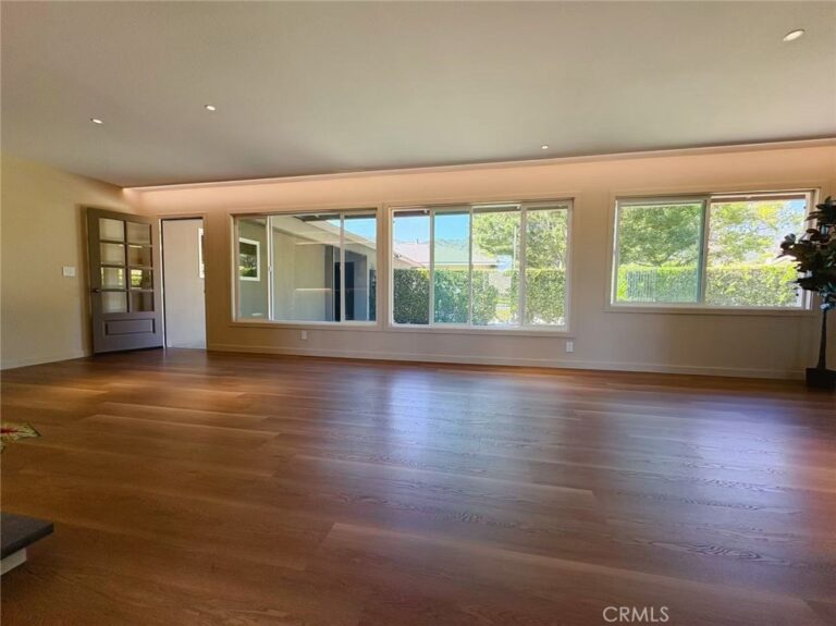 883 E Leadora, Glendora