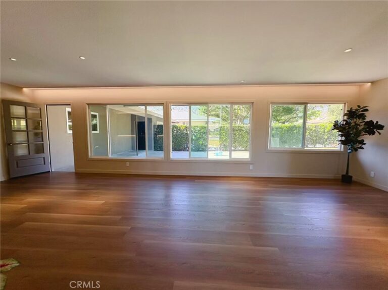883 E Leadora, Glendora