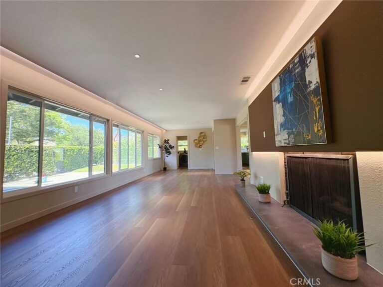 883 E Leadora, Glendora