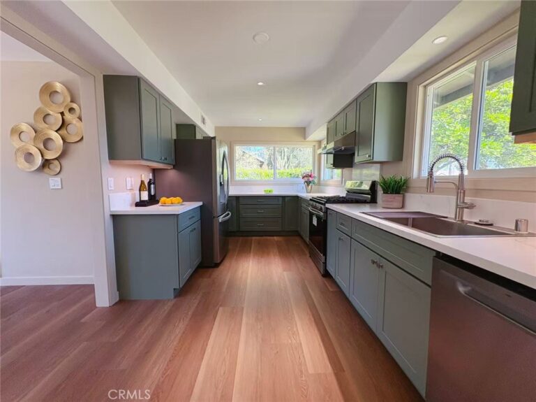 883 E Leadora, Glendora