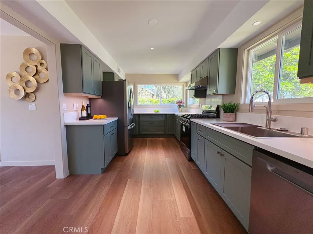 883 E Leadora, Glendora