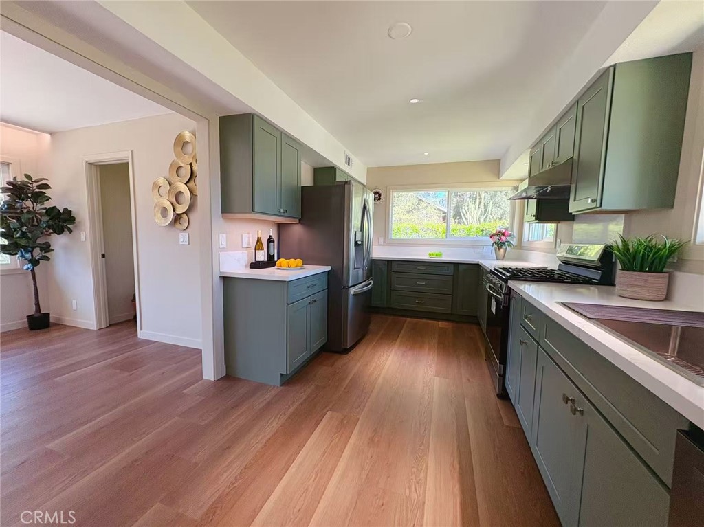 883 E Leadora, Glendora