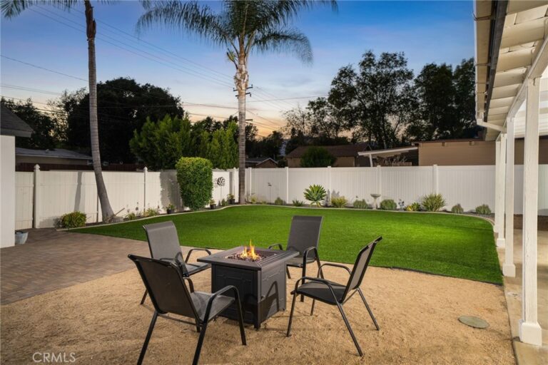 887 N 1st Avenue, Upland