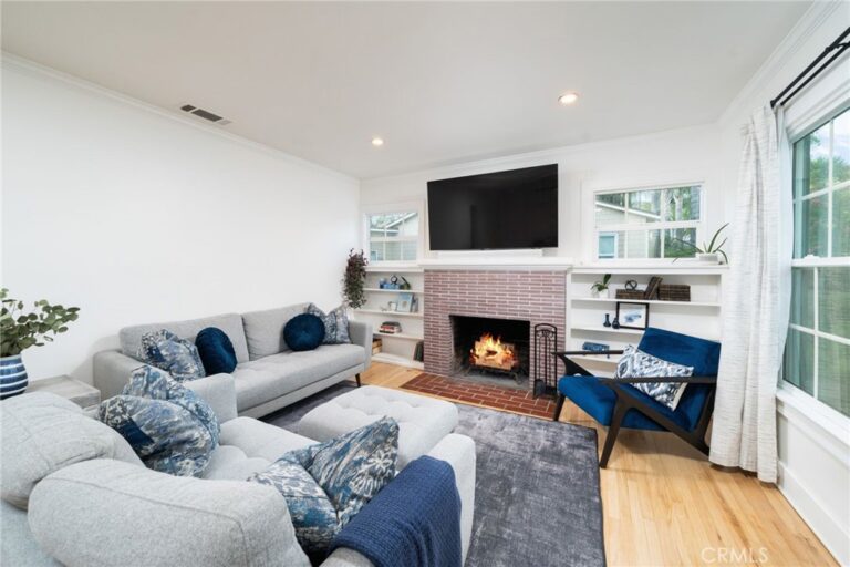 887 N 1st Avenue, Upland