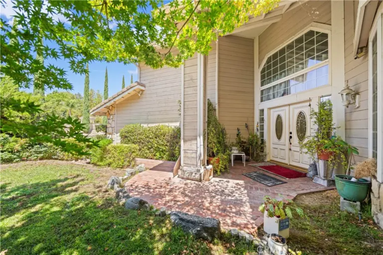 905 N Bridle Path Lane, Walnut