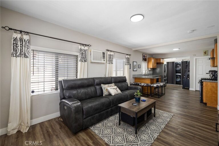 909 E I Street, Ontario