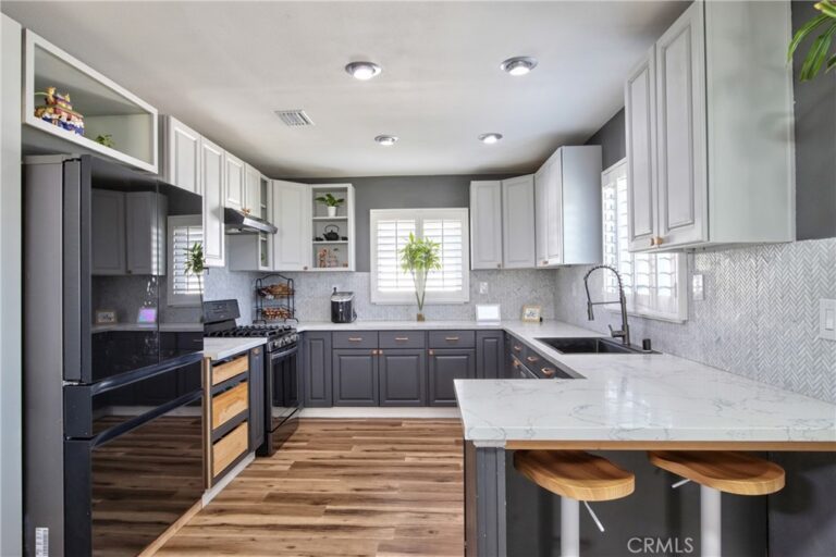 910 W Granada Court, Ontario