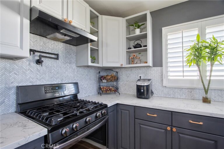 910 W Granada Court, Ontario