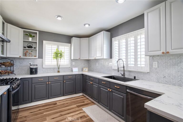 910 W Granada Court, Ontario