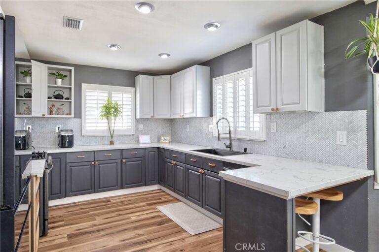 910 W Granada Court, Ontario
