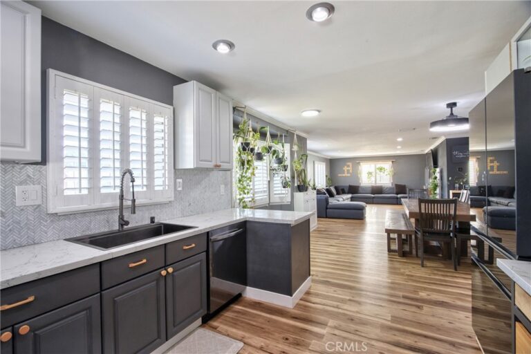 910 W Granada Court, Ontario