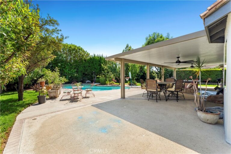 912 Pineridge, Upland