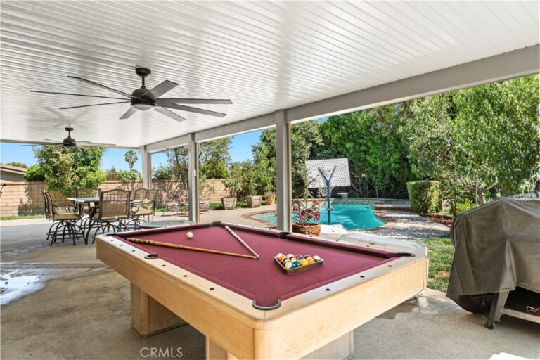 912 Pineridge, Upland