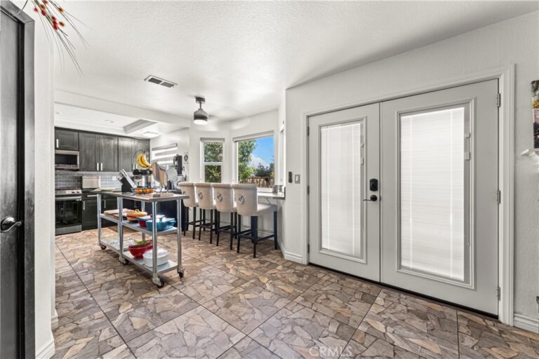 912 Pineridge, Upland