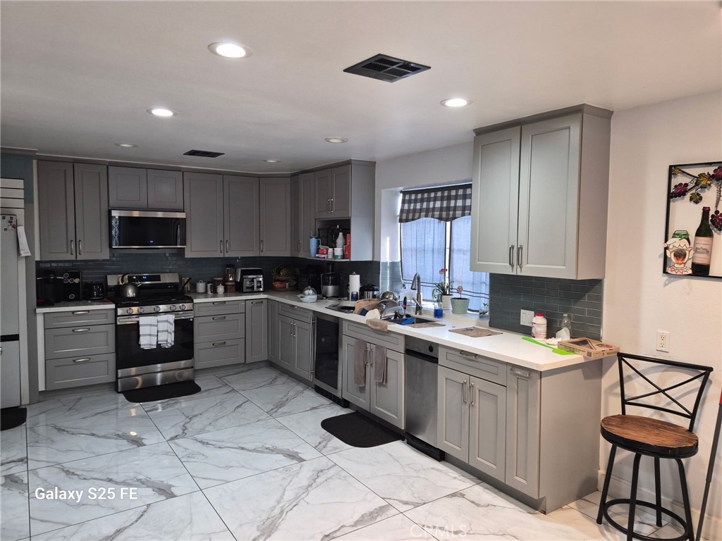 9143 Tamarind, Fontana