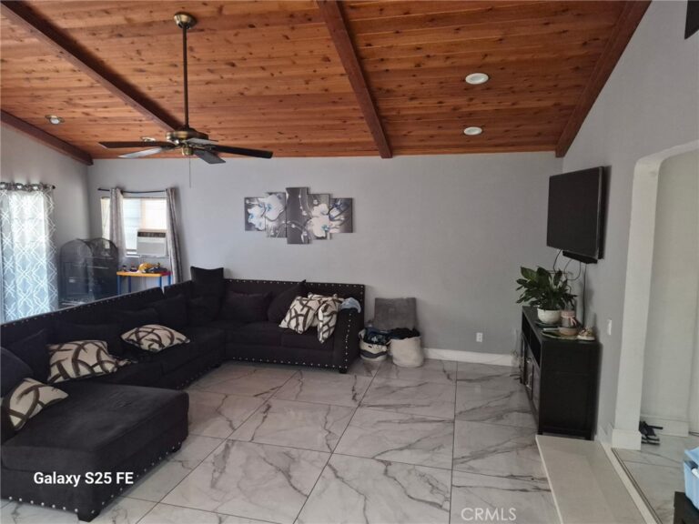 9143 Tamarind, Fontana