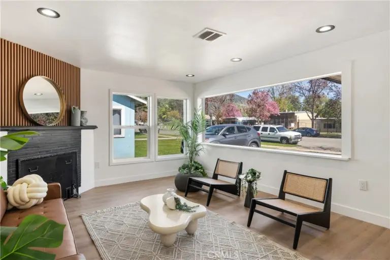 915 N Pasadena Avenue, Azusa