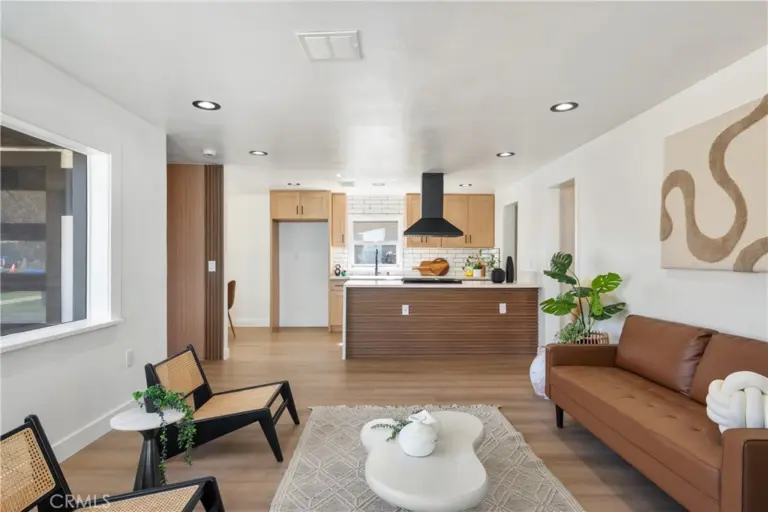 915 N Pasadena Avenue, Azusa