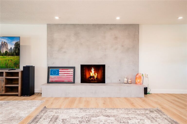 9226 Locust, Fontana