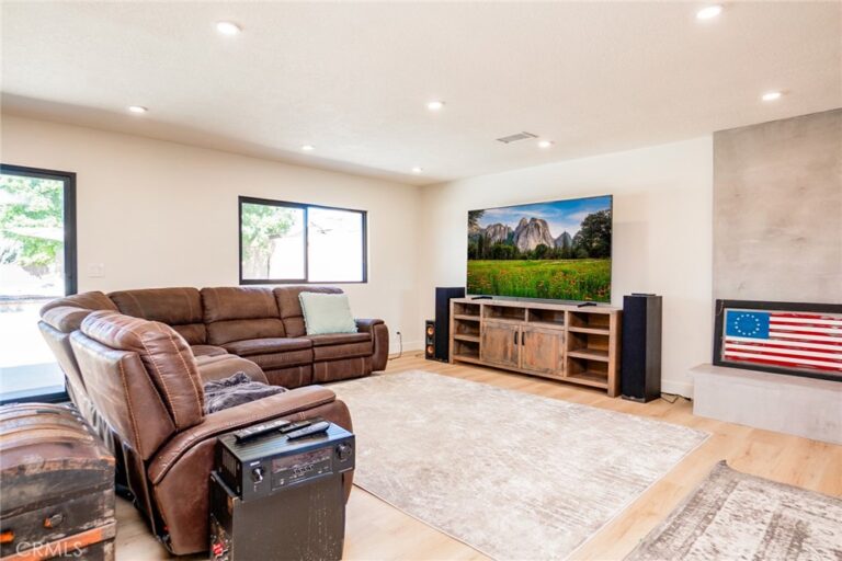 9226 Locust, Fontana