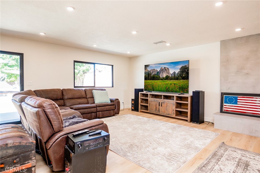 9226 Locust, Fontana