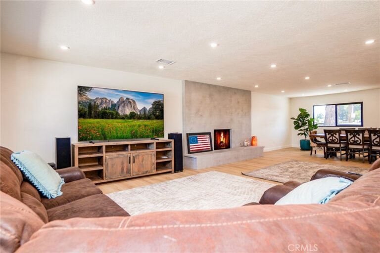9226 Locust, Fontana