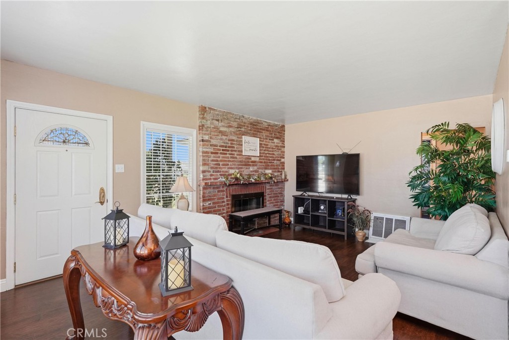 943 E Olive, Pomona