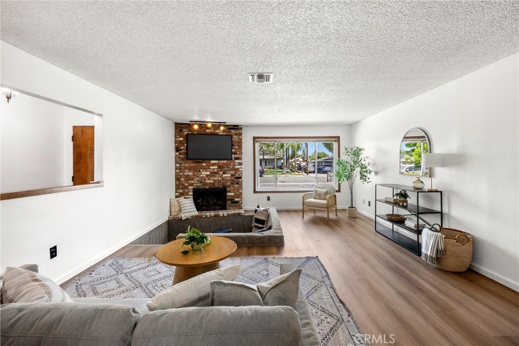 9596 Tangelo Ave, Fontana