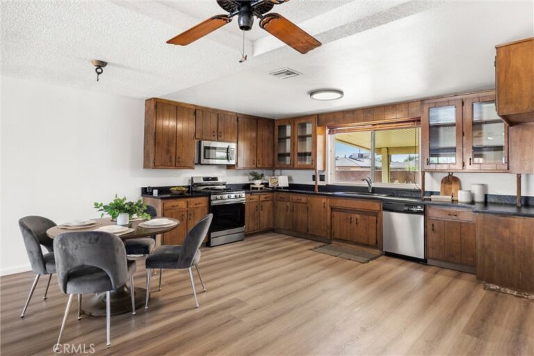9596 Tangelo Ave, Fontana