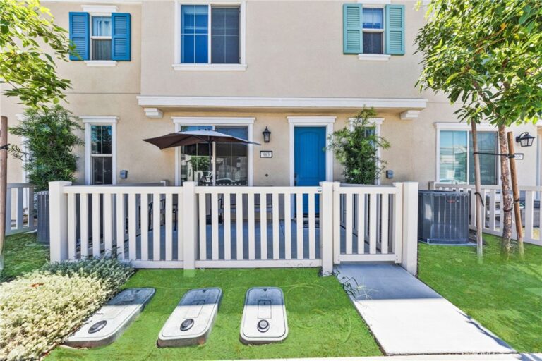 963 W Clover Avenue, Rialto