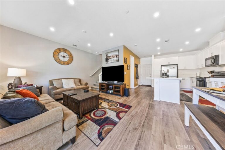 963 W Clover Avenue, Rialto