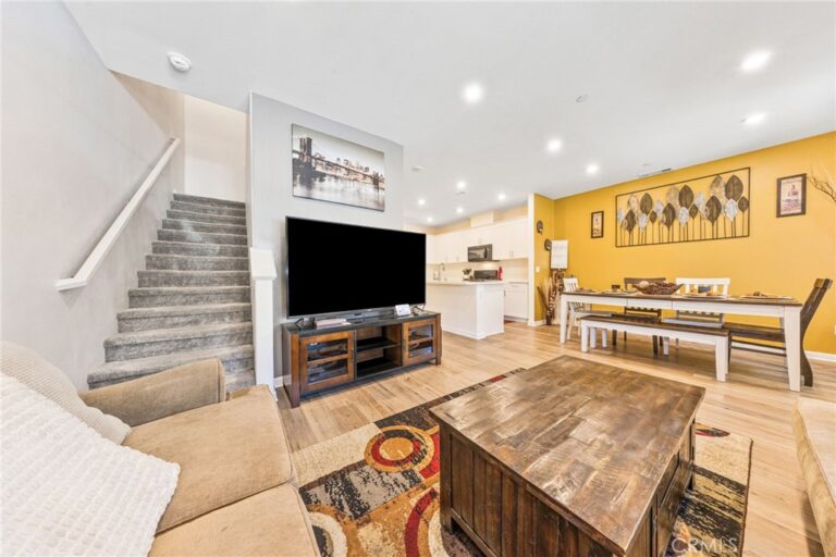 963 W Clover Avenue, Rialto