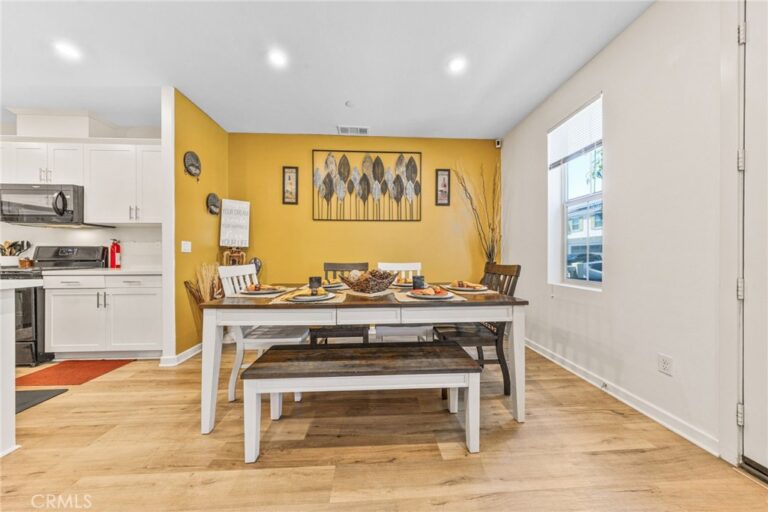 963 W Clover Avenue, Rialto